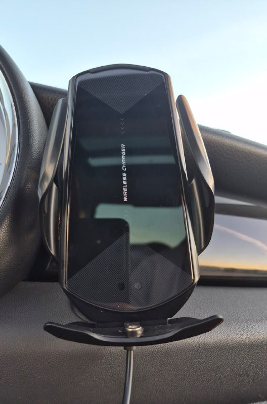 Держатель для телефона с беспроводной зарядкой и автоматическим фиксатором