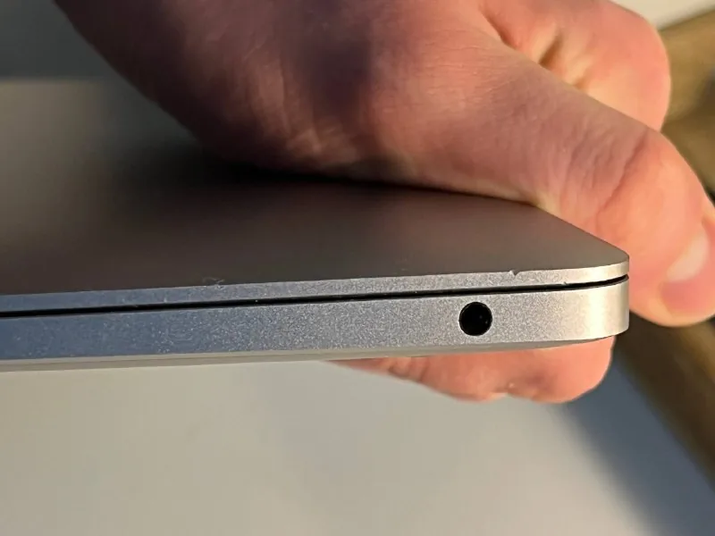 MacBook Air M1, беспроводная мышь Logitech, коврик для мыши 8