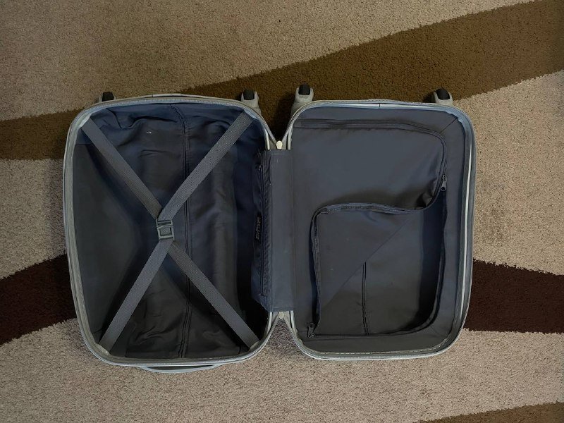 Пластиковый чемодан Roncato для ручной клади 4