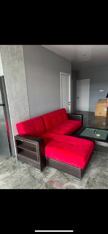 Красный раскладной диван