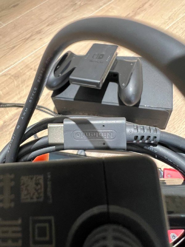 Nintendo Switch OLED Red/Blue с игрой Minecraft 8