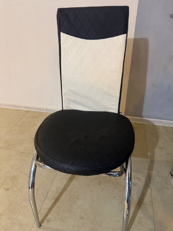 Обеденный стол и четыре стула 4