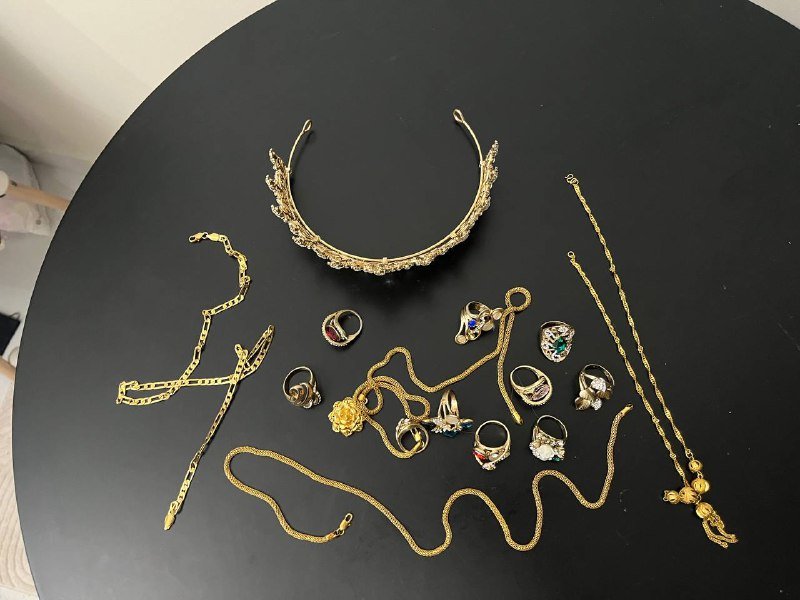 Лампы, пушистые подушки, крючок, корона, бижутерия 10