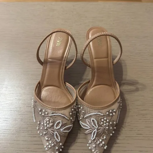 Кроссовки OYSHO, босоножки Zara