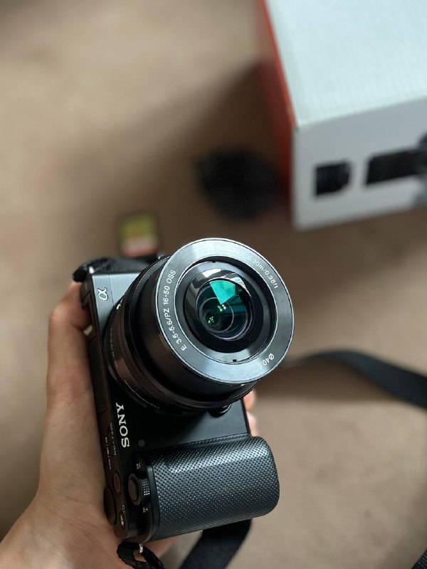 Sony ZV-E10 Camera with Lens and 128GB Memory Card 2