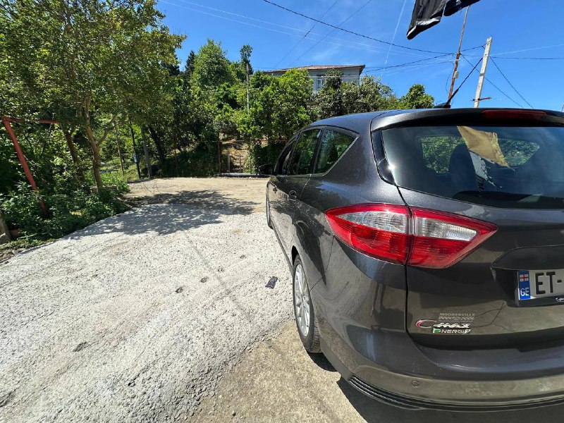 Ford C-Max гибрид 2016 года 5