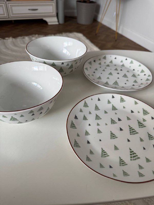 Новогодний набор посуды из кружек и тарелок 3