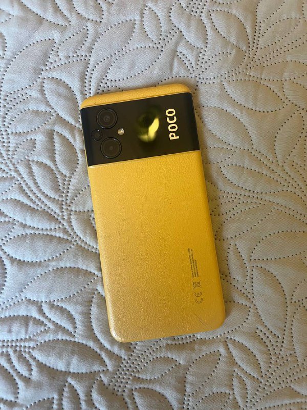 Телефон Poco M5, наушники 3