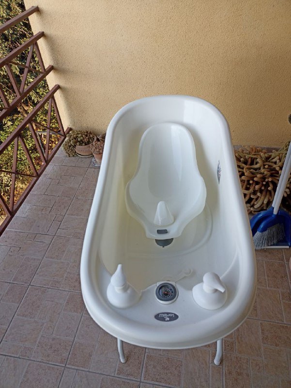 Детская ванна с подставкой