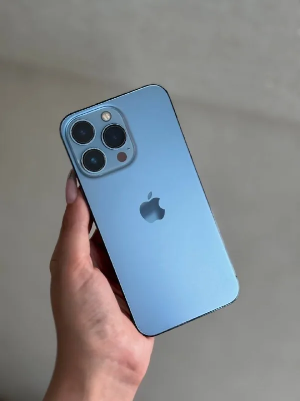 iPhone 12 Pro Max, iPhone 14 Pro, iPhone 14, iPhone 15 Pro Max, MacBook Air M2, AirPods 4, PS5 1