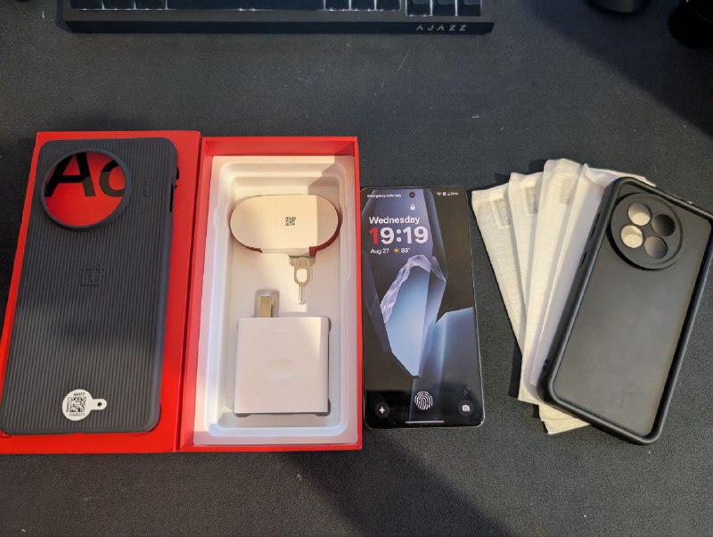 Смартфон OnePlus Ace 5, полный комплект, чехол, стекла