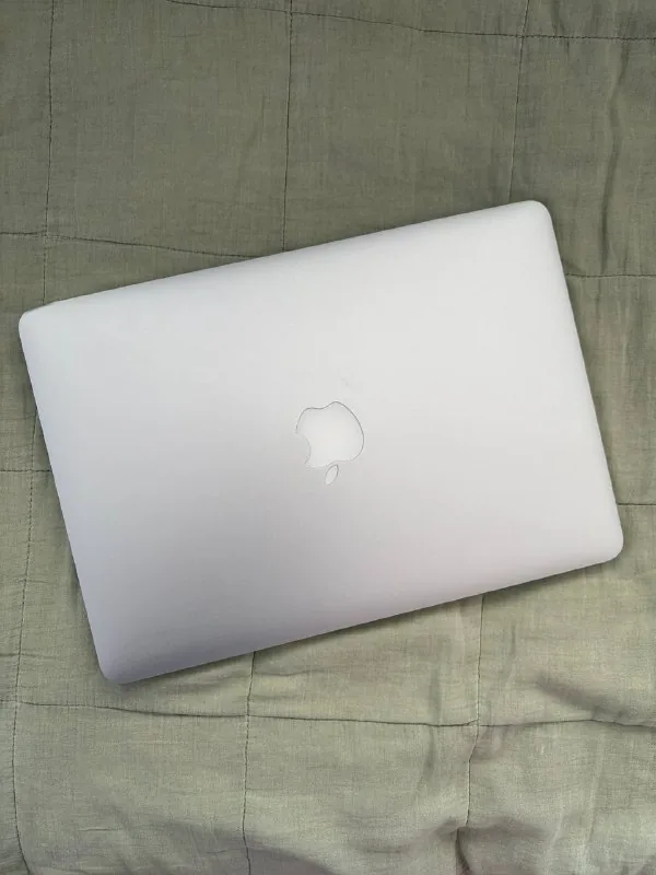 Apple MacBook Pro 13 дюймов начала 2015 года 1