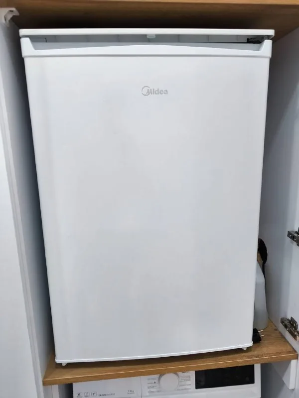 Однокамерный холодильник Midea 1