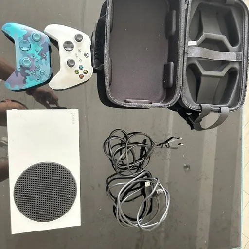 Xbox Series S, 2 геймпада, кейс