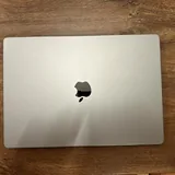 MacBook Pro 16" (2021), iMac 27" Retina 5K (2020) 1