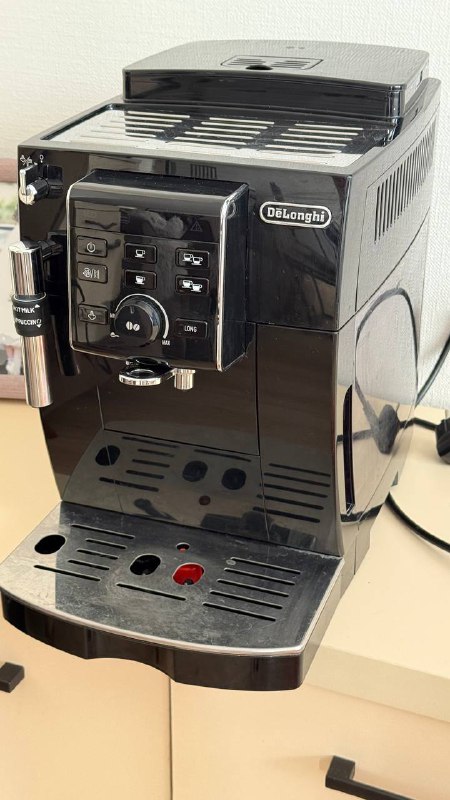 Кофемашина DeLonghi черная автоматическая 2