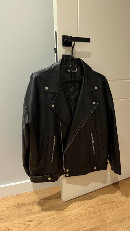 Куртка косуха, брюки черные, пиджак в клетку, зеленая кофта, брюки со стразами 2