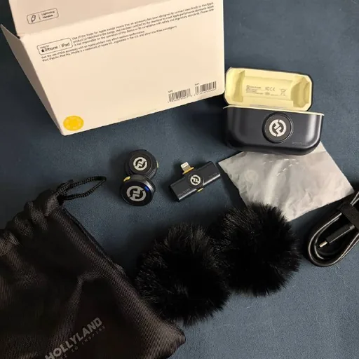 Hollyland Lark M2 Lightning Lavalier Microphones