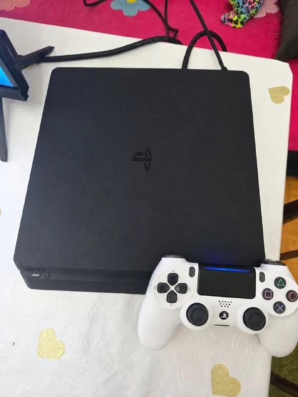 PlayStation 4 Slim