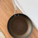 Мусорное ведро, сумка-тележка, сковороды, турка, стакан, термос, бутылка, френч-пресс 3