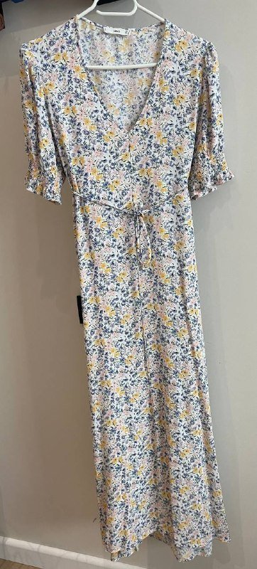 Платье Mango, костюм Amisu