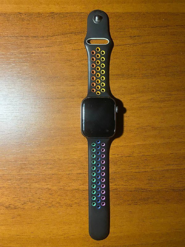 Наушники AirPods Max, часы Apple Watch series 4 4