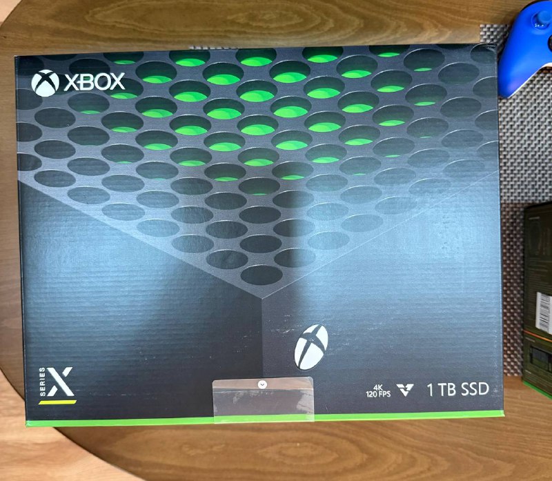 Xbox Series X 1TB с 2 геймпадами и наушниками