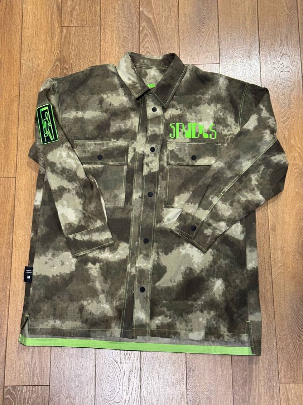 Рубашка камуфляжная SCANDALIS, Джинсовая косуха, Худи BOSS, Джинсы Levis 501