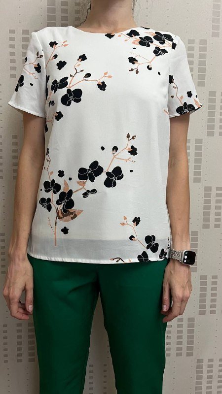 теплый костюм черный, теплый костюм бежевый, женская куртка черная, пиджак песочный, пальто синее, блузка белая, блузка красная, новогодние штаны 6