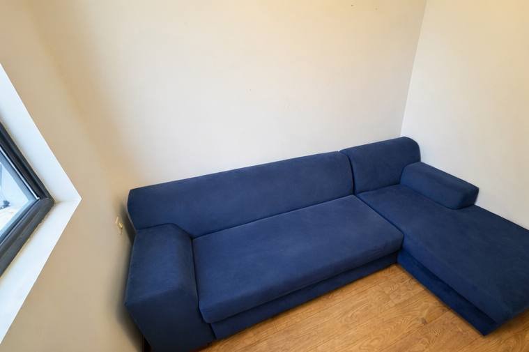 Угловой раскладной диван с местом для хранения