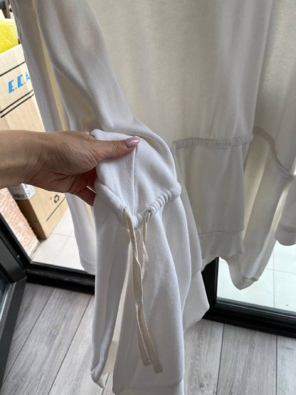 Белая толстовка Adidas 2