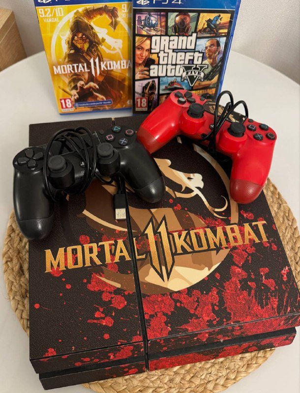 PlayStation 4, 2 джойстика, 2 игры Mortal Kombat, GTA 5