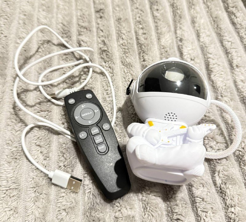 Проектор астронавт с гитарой светильник 2