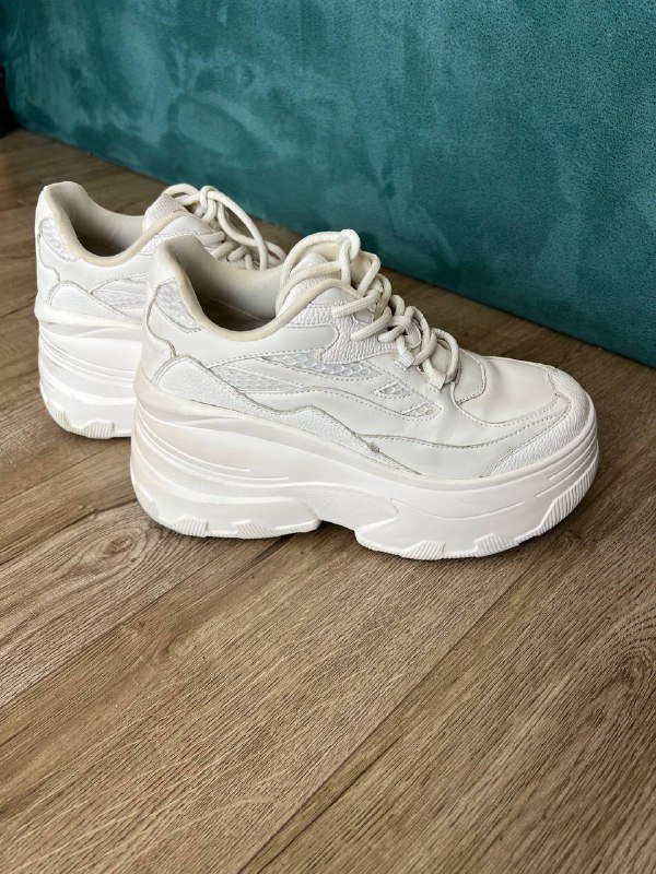 Белые кроссовки на платформе Bershka 4