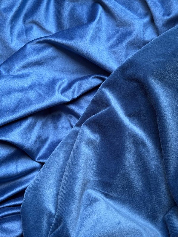 2 отреза синего бархата 3х3 м 3