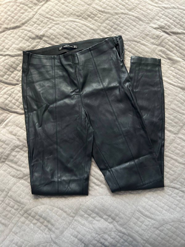 Пиджак guess, Тренч, Комплект кофта+майка, Юбка, Свитер, Кожаные штаны zara, Брюки белые манго, Толстовка nike, Платье bershka, Штаны легкие синие 5