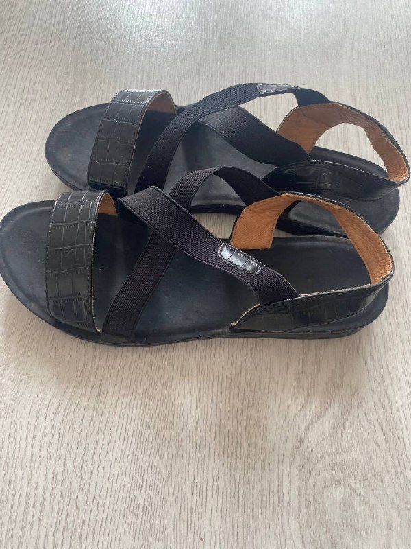 Женские сандалии