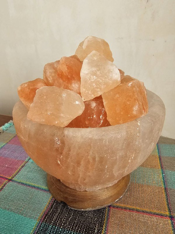 Кушетка, коврик для ванной, соляная лампа 4