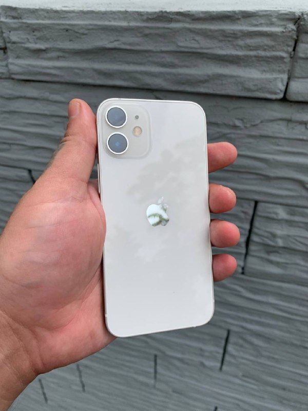 iPhone 13 Pro 256GB Gold, iPhone 13 Pro 256GB Graphite, iPhone 12mini 64GB White, iPhone 12 64GB Blue 3