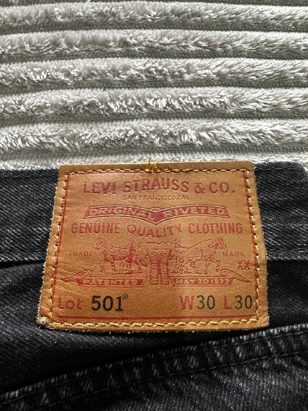 Vineyard Vines Original Breaker Pants, Levi’s 501 Jeans голубые, Levi’s 501 Jeans тёмные 3