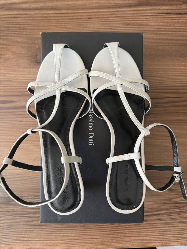 Босоножки Massimo Dutti, сумка Pedro, пальто H&M, поясная сумка Adidas 2