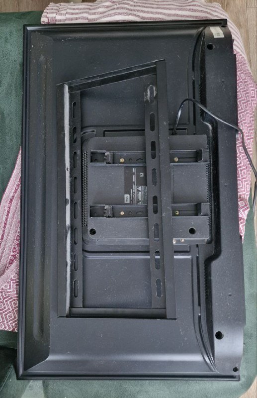 Телевизор TCL LED32D3000, пульт, крепление 3