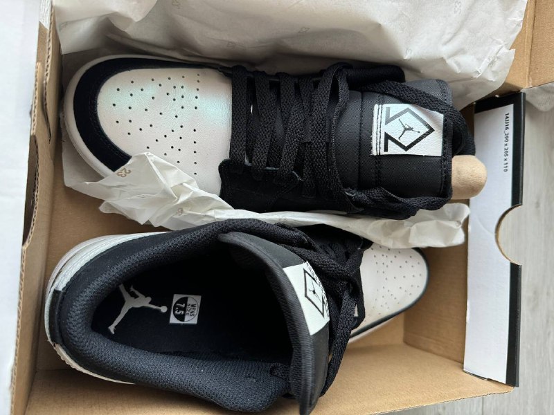 Оригинал Nike размер 7.5 новые 3