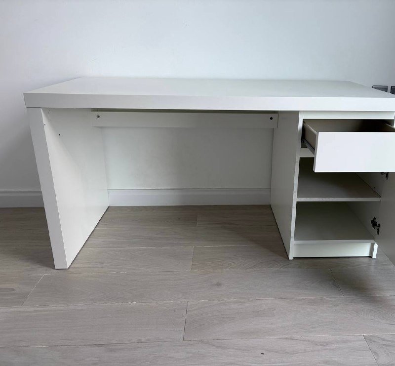 Стол IKEA белый для работы или косметический 2