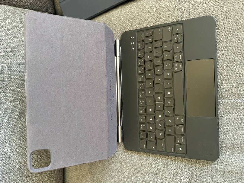 Чехол-книжка для iPad Air 11’’ 5th generation, Чехол-клавиатура iPad Air 11’’ 5th generation 4