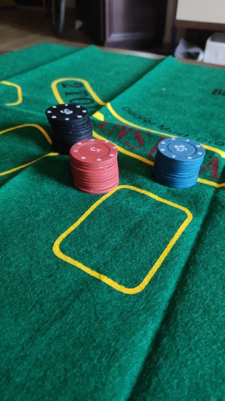 Покерный набор с сукном, фишками и колодами карт 4