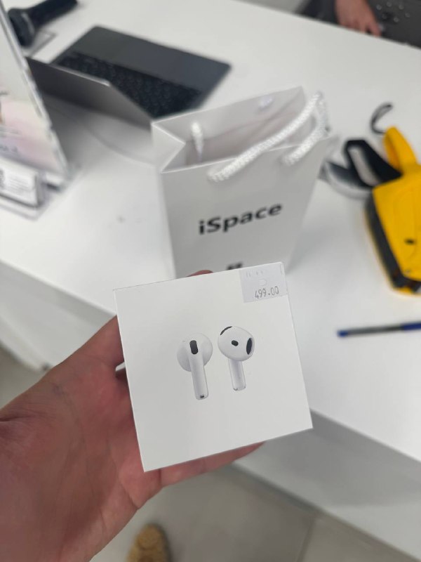 Беспроводные наушники AirPods