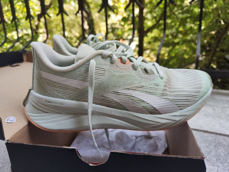 Кроссовки беговые Reebok размер 37 4