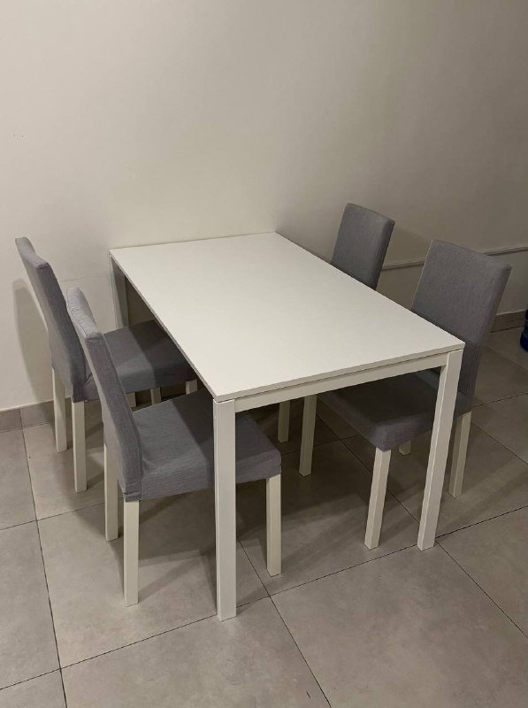 Обеденный стол и стулья IKEA