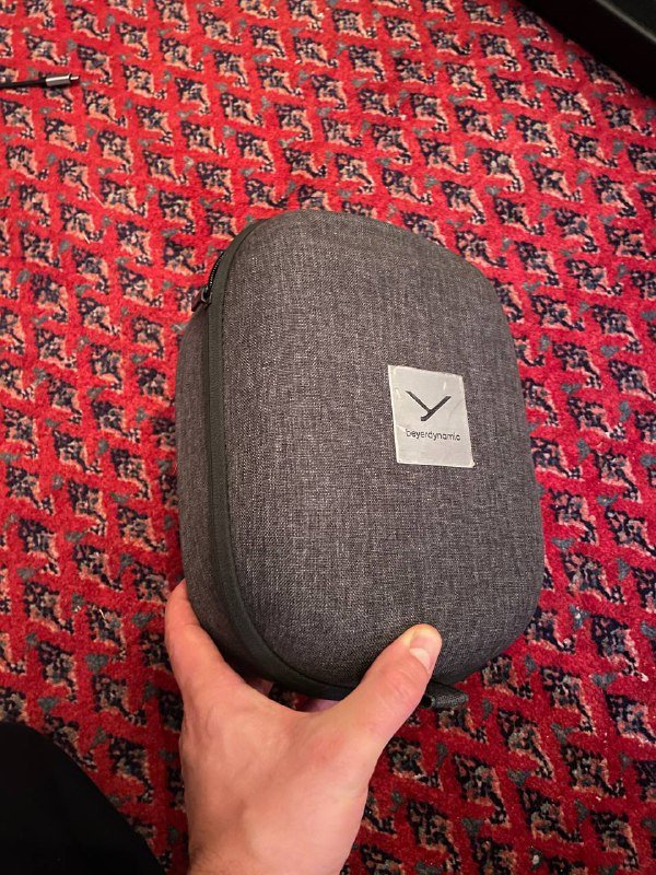 Микрофоны Hollyland Lark M1, XLR провода, роутер Asus, кабель Ethernet, USB hub, кейс для наушников 4